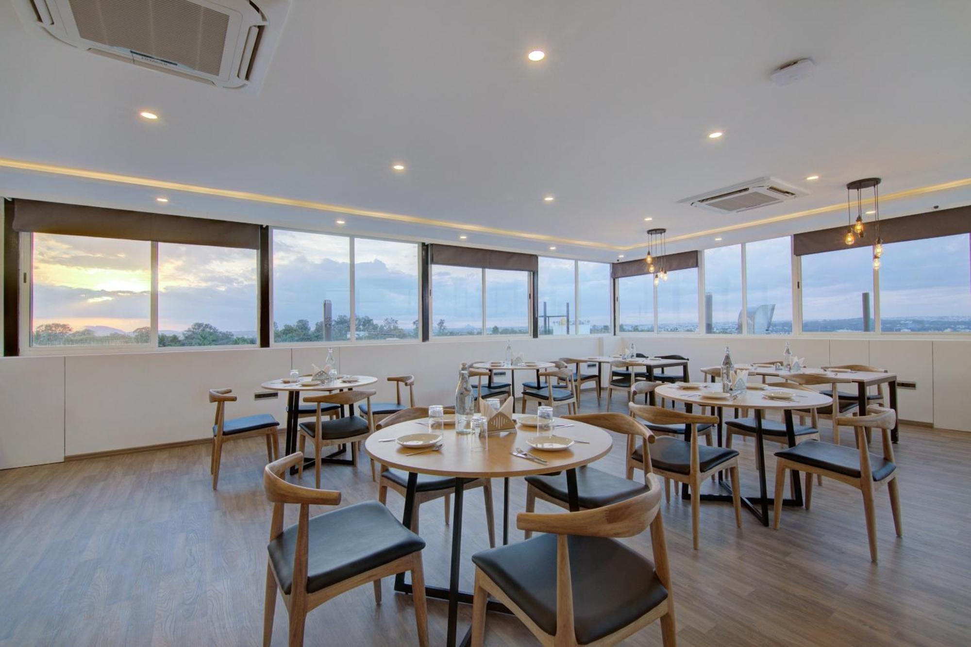 Super Townhouse Global Village Tech Park Near Kengeri Bus Terminal Metro Station Бенґалуру Екстер'єр фото