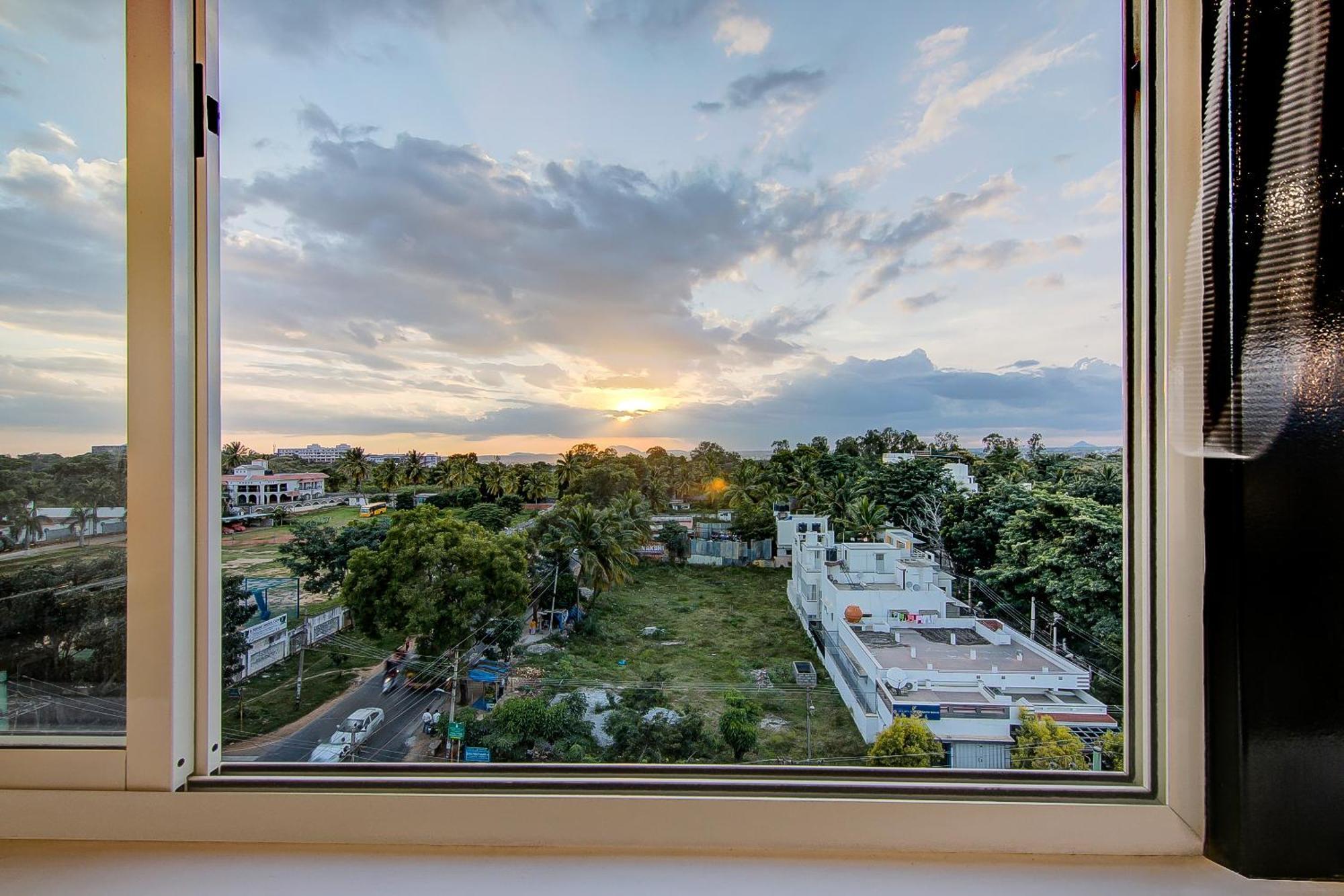 Super Townhouse Global Village Tech Park Near Kengeri Bus Terminal Metro Station Бенґалуру Екстер'єр фото